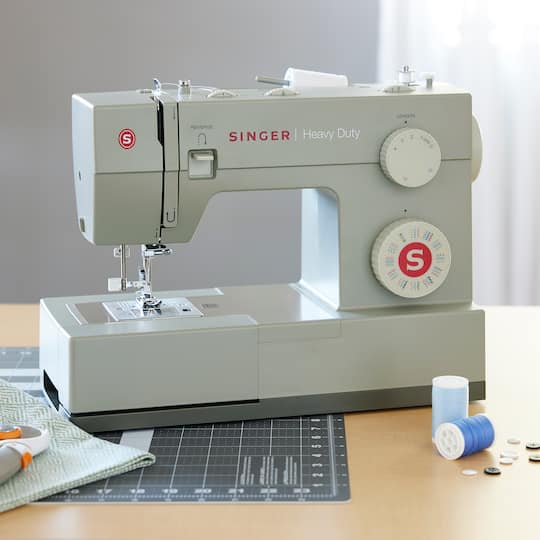 SINGER® HD4452 Heavy Duty Sewing Machine